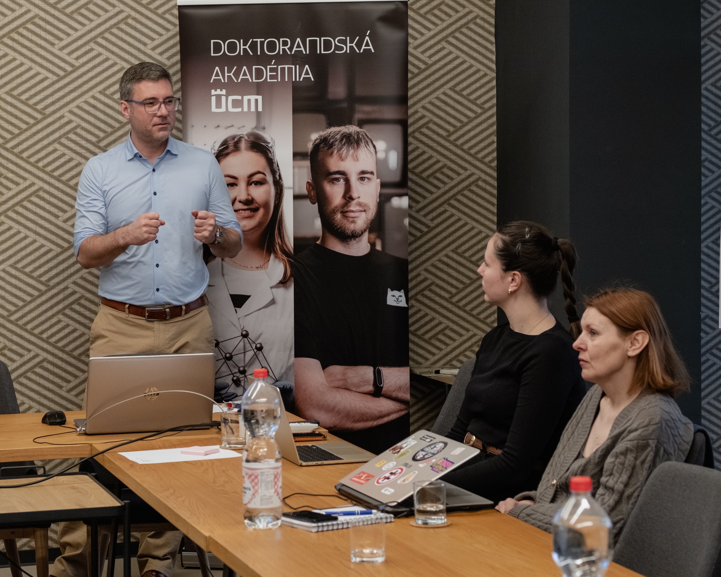 Dajte svojmu výskumu hlas: Doktorandská akadémia UCM ukazuje ako na to