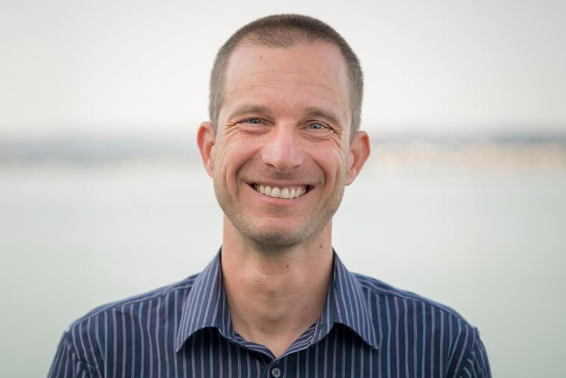 Prednáška Mgr. Tomáša Foltýnka, Ph.D. s názvom „Vedeckovýskumná integrita v čase generatívnej umelej inteligencie“