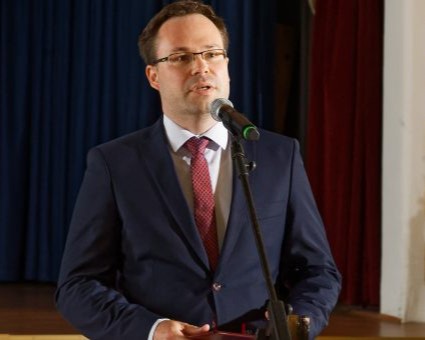 Výskumný projekt VEGA 1/0191/22 „Netradičné jednomolekulové magnety“, vedený doc. RNDr. Cyrilom Rajnákom, PhD., PhD. z Fakulty prírodných vied UCM, dosiahol významný úspech