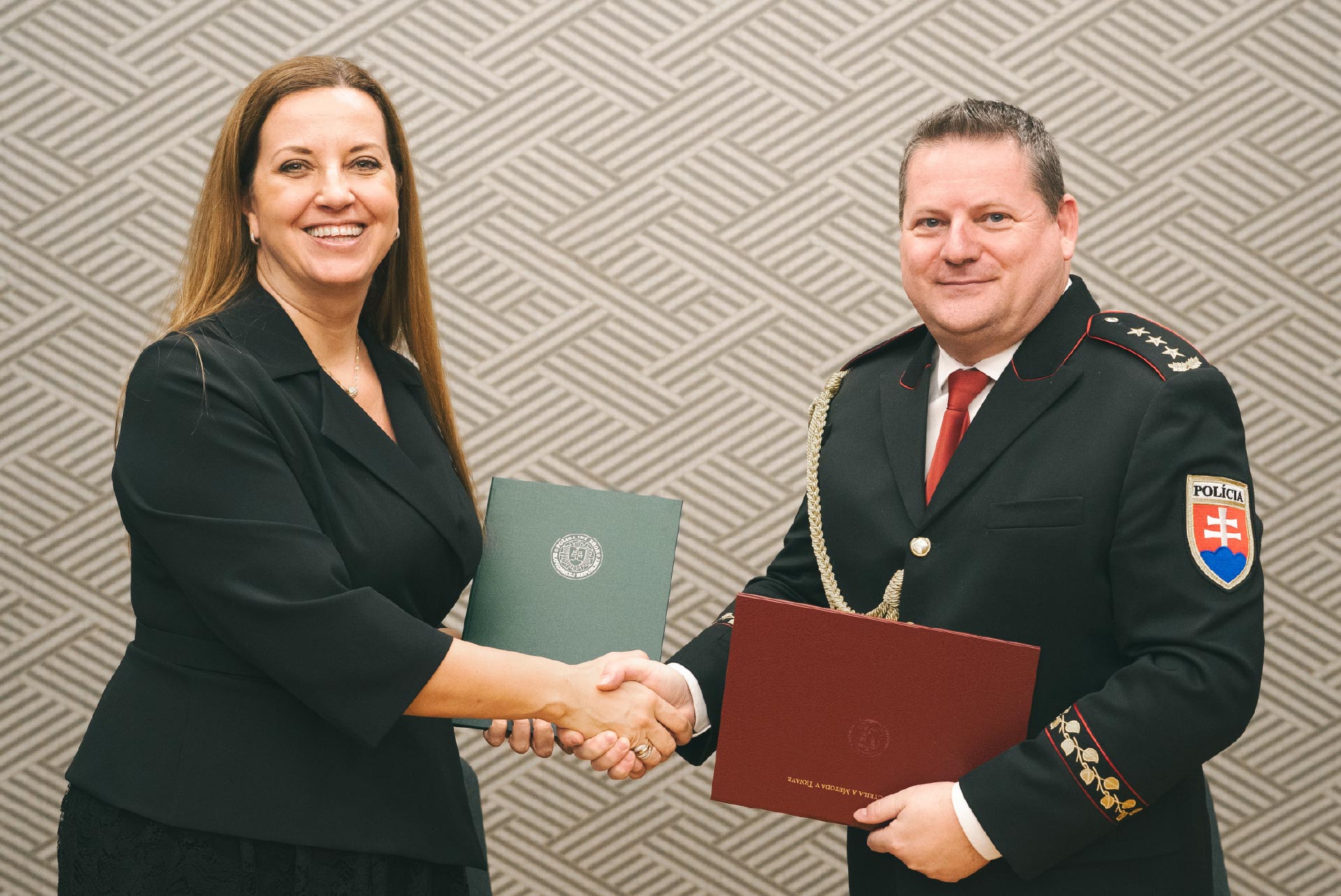 UCM posilňuje spoluprácu so záchrannými zložkami: Memorandum s hasičmi a políciou prinesie konkrétnu pomoc v praxi