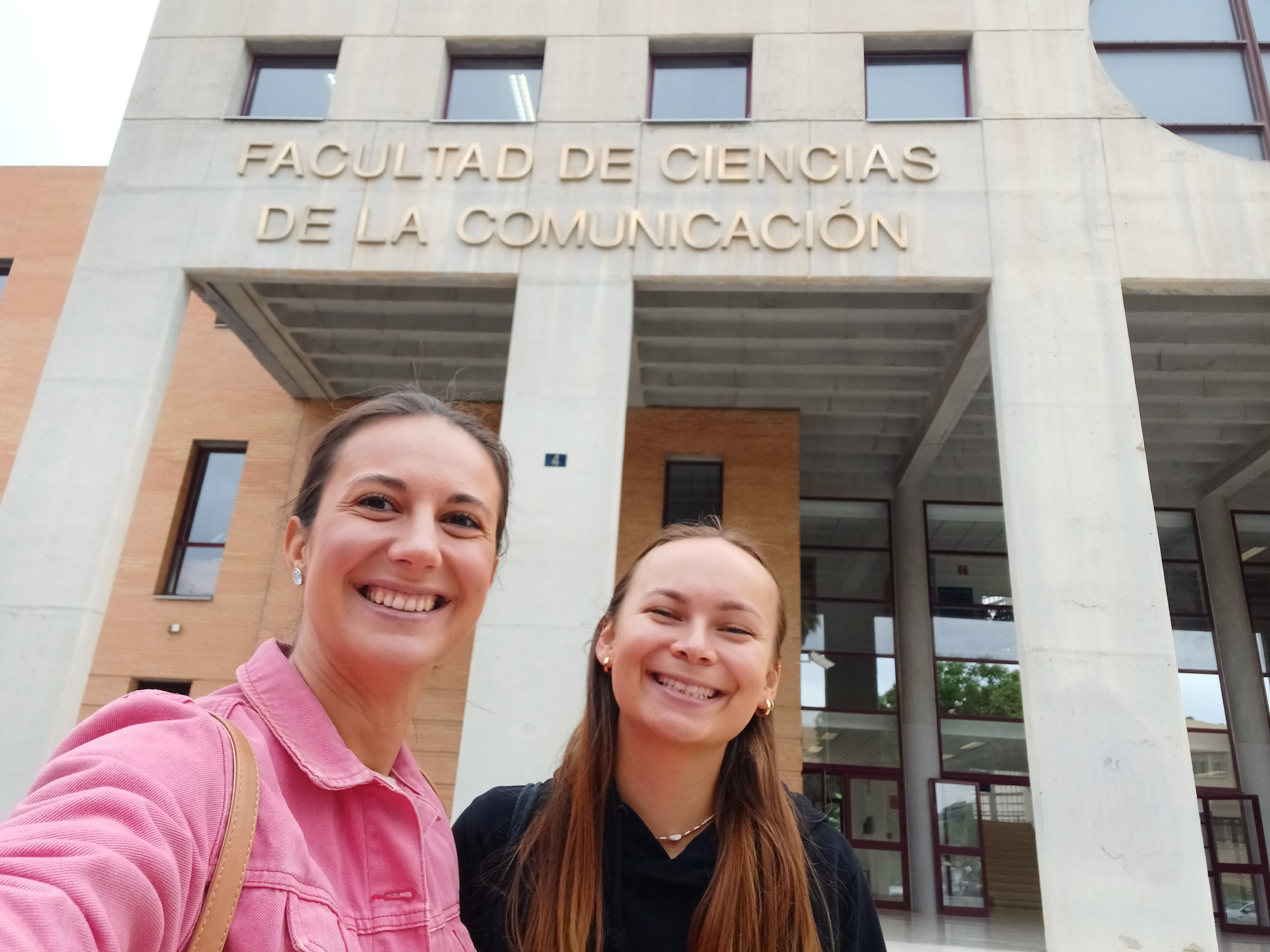 selfie pred nasou fakultou maria smilnakova dolniakova | WebJET CMS