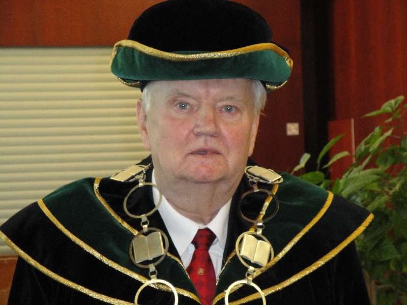 prof cizmarik fb nemusi ist sablona staci cez fotku cierny pruh | WebJET CMS